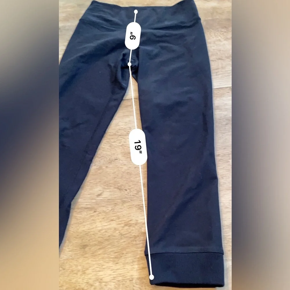 Nike Dri Fit Women’s XS Black 3/4‎ Length Athletic Leggings